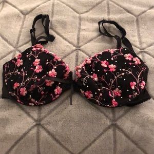 Victoria’s Secret sexy bra size 34B